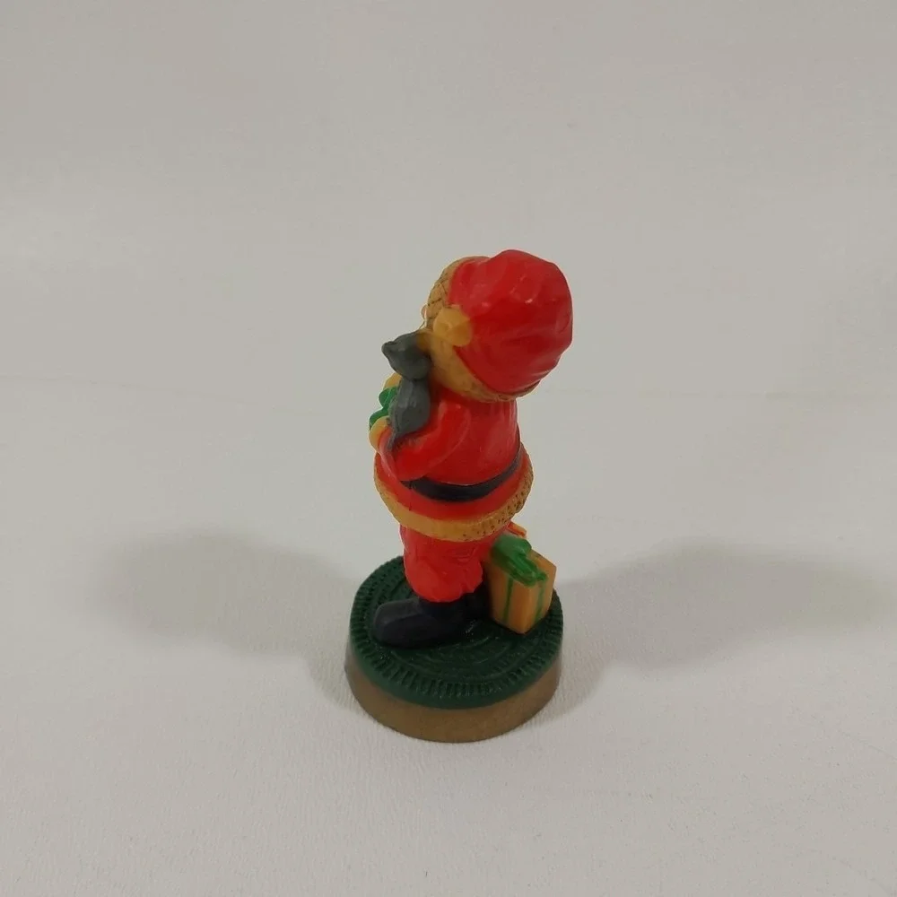 Vtg Hallmark Merry Miniature Plastic Santa‎ Claus with Kitty 2.75